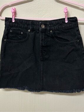 Black Denim Mini Skirt w Frayed Hem & Pockets Cut-Off Style